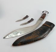 Indian Kukri knife, with 2 additional small knives: Measures 43 cm long max.