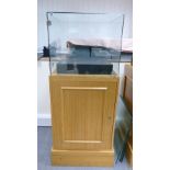 Modern Showroom Display Cabinets: height 151cm x 62cm x 62cm