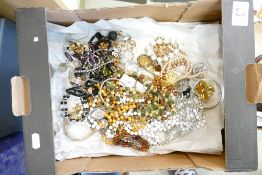 A collection of Costume Jewelry to include: Brooches, Beads, Earrings, necklaces etc