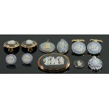 11 x Wedgwood pieces of jewellery: Pairs of cuff links and earrings are each counted as 2 items in