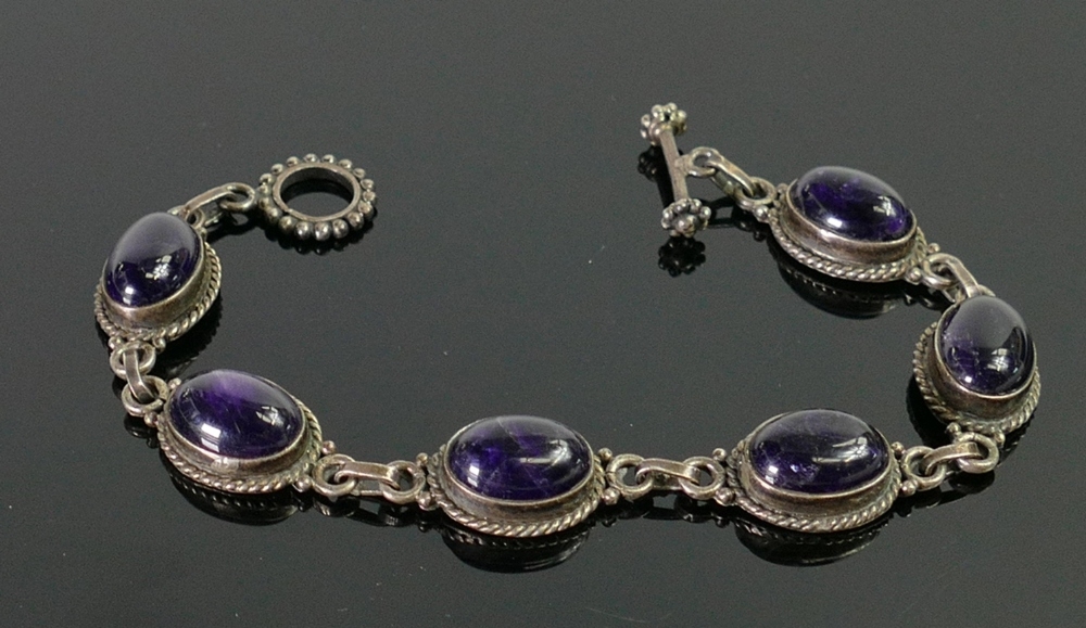 Silver tennis bracelet set with 6 purple gemstones: 24.7g.