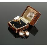 9ct gold cameo ring and matching earrings set: 6.3g. (3)