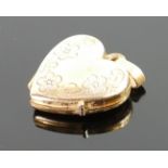 9ct gold heart shaped locket, 1.5g:
