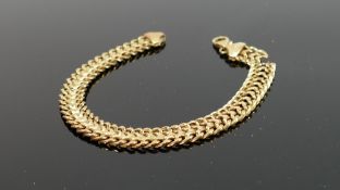 9ct gold bracelet: 6.9g, damaged link.