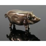 Novelty hallmarked solid silver pig vesta case: Bearing London hallmarks for London 2002 49.9g.