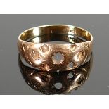 18ct gold hallmarked gypsy set ring missing stones: gross weight 1.5g, size L