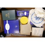 Tray lot collection of glass and ceramics etc.: Including 2 x Royal Doulton cut liqueur glasses,