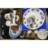 A mixed collection of items to include: Coalport Boxed commemorative plate, similar plaques,