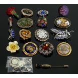 4 x silver brooches and 17 costume jewellery items: Four silver pieces include marcasite set golfing