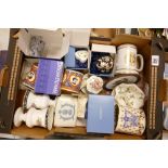 A mixed collection of Wedgwood Items to include: Clio patterned vases & lidded box, large Richard