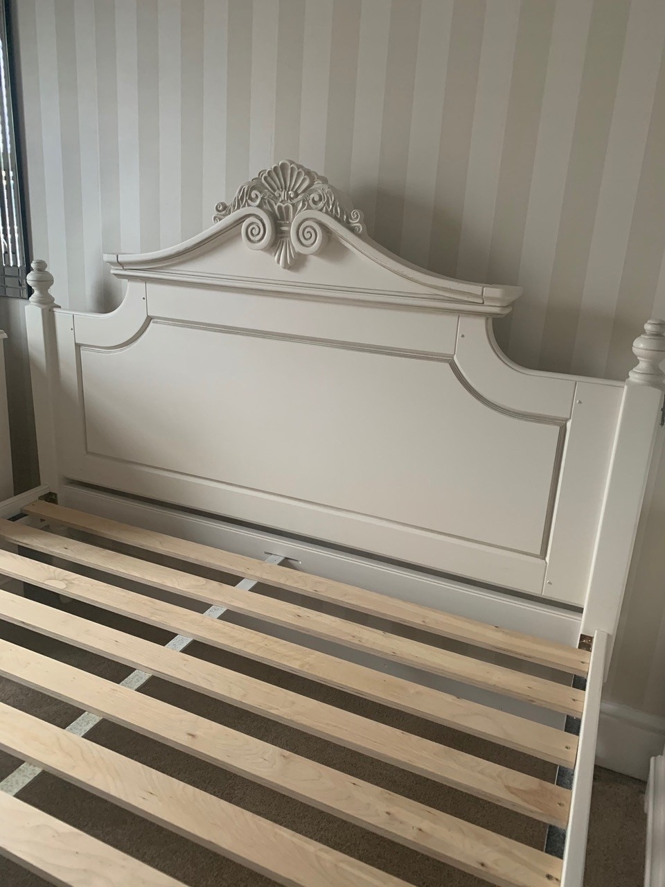 Modern King size Amore Bed: complete with head board, footboard, slats and rails - Image 3 of 4