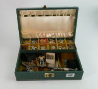 Jewellery box with silver and other jewellery: Includes rings, earrings, chains, brooches,