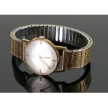 9ct gold vintage Hamilton mechanical wristwatch: d2.75cm with expandable bracelet.