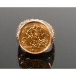 Gents ring set with half sovereign dated 1911: size W, 12.6g.