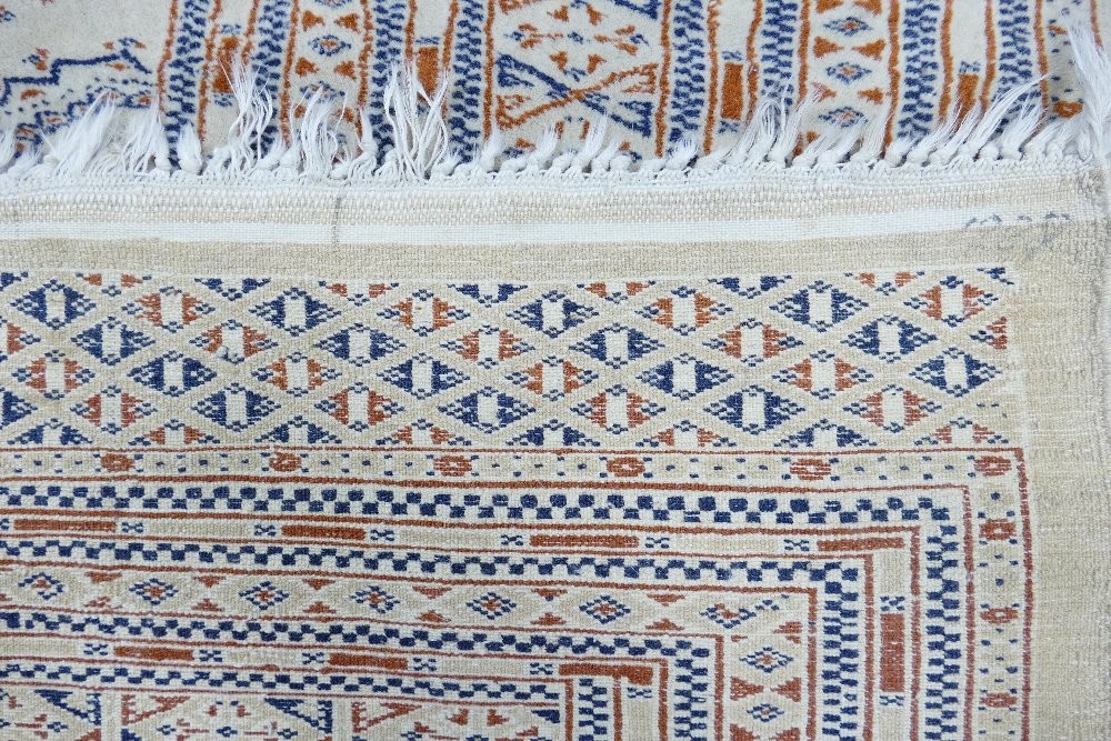 Quality Afghan tasselled Rug: 175cm x 126cm - Image 4 of 6