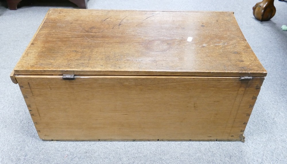 Small Oak tool chest: Measures 51cm x 36cm x 26cm high approx. - Image 2 of 4