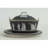 19th century Wedgwood dip black lidded pot and stand: Diameter of stand 14cm. (2)