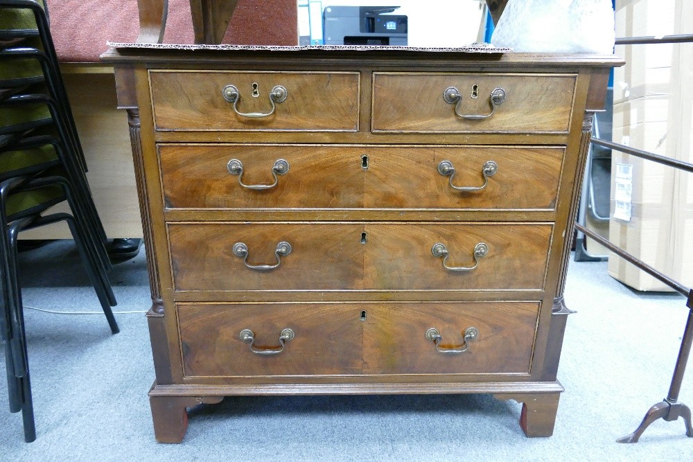 Early 20th century quality Georgian Mahogany 5 drawer chest of drawers: With canted corners on - Image 3 of 3