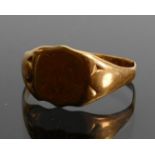 18ct gold antique signet ring: 4.3g. (bent)