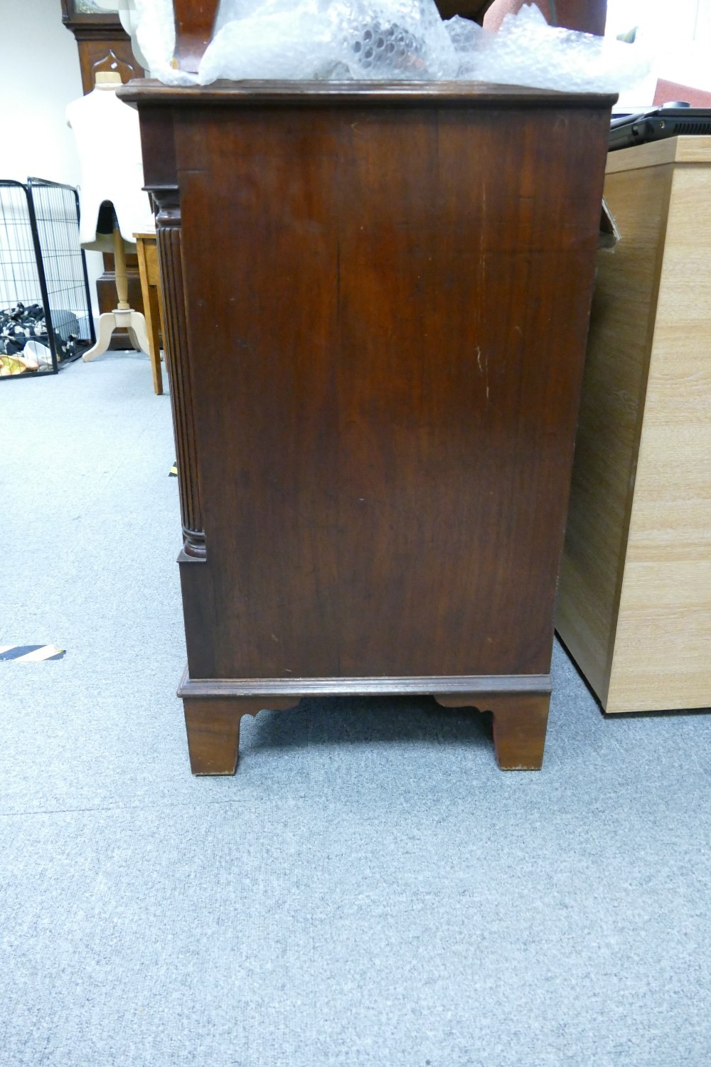 Early 20th century quality Georgian Mahogany 5 drawer chest of drawers: With canted corners on - Image 2 of 3