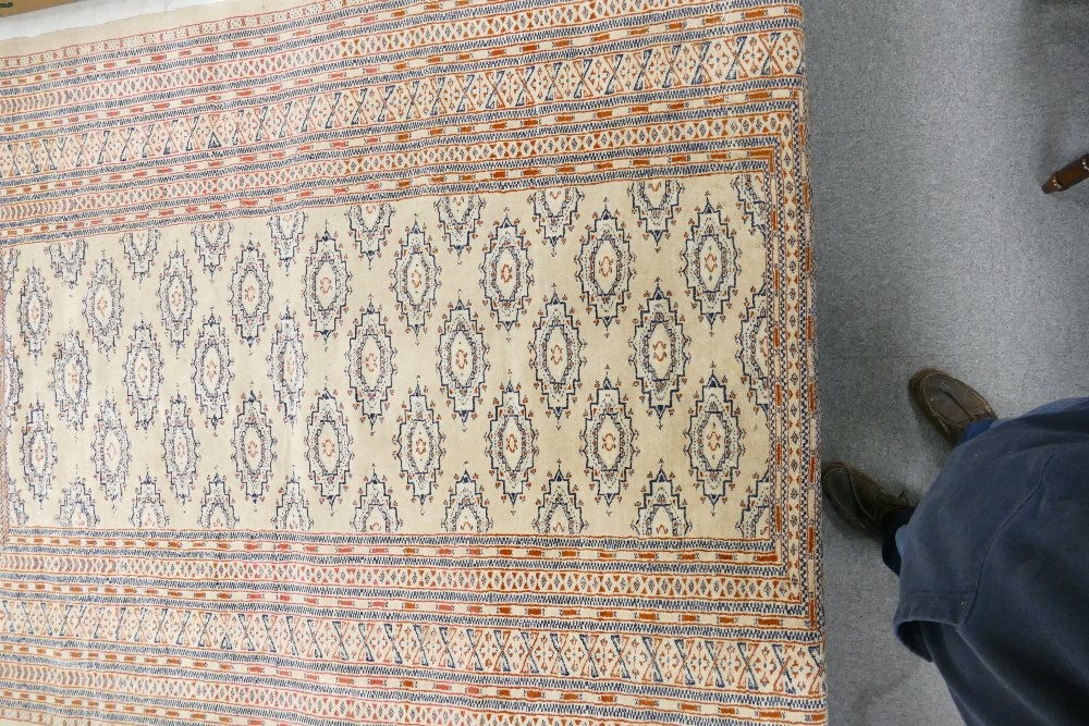 Quality Afghan tasselled Rug: 175cm x 126cm - Image 5 of 6