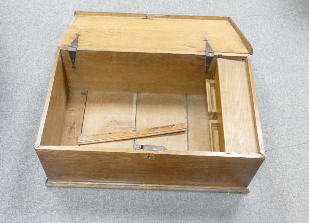 Small Oak tool chest: Measures 51cm x 36cm x 26cm high approx. - Image 4 of 4