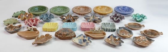 A collection of Wade porcelain dishes: Comprising animals, commemorative, fish, crab etc. (29)
