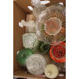 A mixed collection of glass ware items: (1 tray).