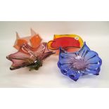 A collection of art glass: handkerchief bowl etc (1 a/f)(4).