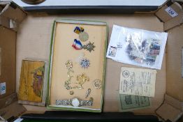 A mixed collection of items to include: costume jewelry, gents Rotary watch, WW1 Medals s7304 Dvr