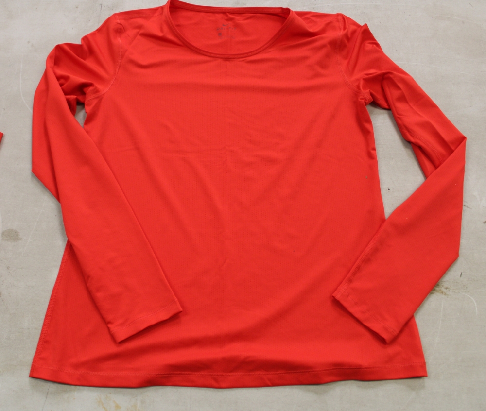 13 x Medium Nike long sleeve Dri Fit tops in red (13).