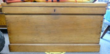 Old pine blanket box/chest: Width 102cm x depth 52cm x height 53cm with an old working lock and