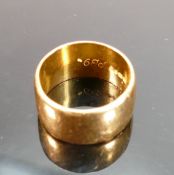 22ct gold wedding ring: size M, 10.5g.