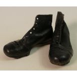 Pair Victorian childs leather shoes: size 9.