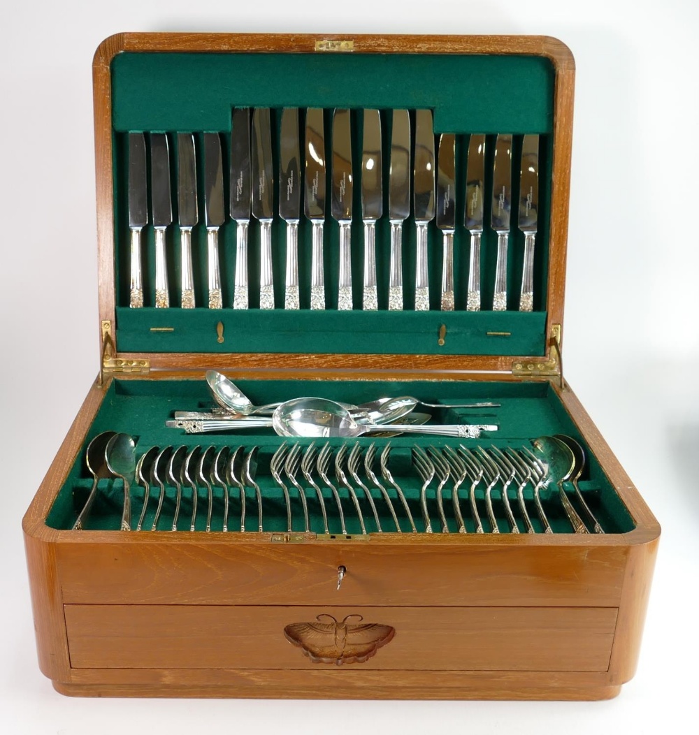 Large Oak cased Sheffield Community Plate cutlery canteen: With lower drawer. - Image 3 of 4