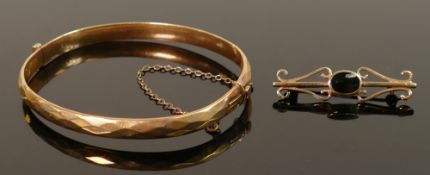 9ct gold brooch and gold cased metal core bangle: Brooch weighs 2.5g.
