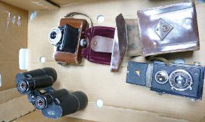 A mixed collection of items to include: Carl Zeiss Jena Dekarem 10 x 50 Binoculars, voigtlander