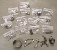 A good collection of hallmarked sterling silver jewellery items: necklaces, bracelets, ingots,