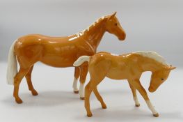 Beswick Palomino Huntsman's Horse 1484: together with similar large foal 947(2)