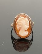 9ct gold ring set with oval cameo, size Q, 3.5g: