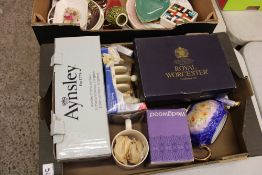 A mixed collection of ceramic items: Aynsley boxed mug set, Lurpack toast rack, boxed Royal
