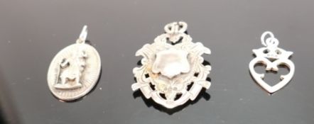 Three silver pendants,12.9g: