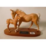 Beswick connoisseur Palomino matte mare & foal: Spirit of affection on wood base.