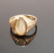 9ct gold ring set with oval opal stone: size L,4.9g.