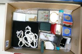 Good job lot of jewellery including 14ct gold & pearl earrings: Lots of interesting pieces