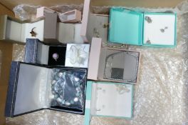 Good collection of silver and mainly gem set jewellery: All items are silver, including 5 rings, 2 x