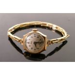 9ct gold Avia ladies wristwatch: with gold plated expandable bracelet.