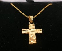 9ct gold crucifix & 17.5 inch chain: brand new & boxed QVC, 2.7g.