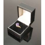 9ct gold and opal set ladies dress ring: Size R, weight 2.9g.