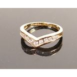9ct gold and white stone set ladies dress ring: Size P, weight 2.9g.